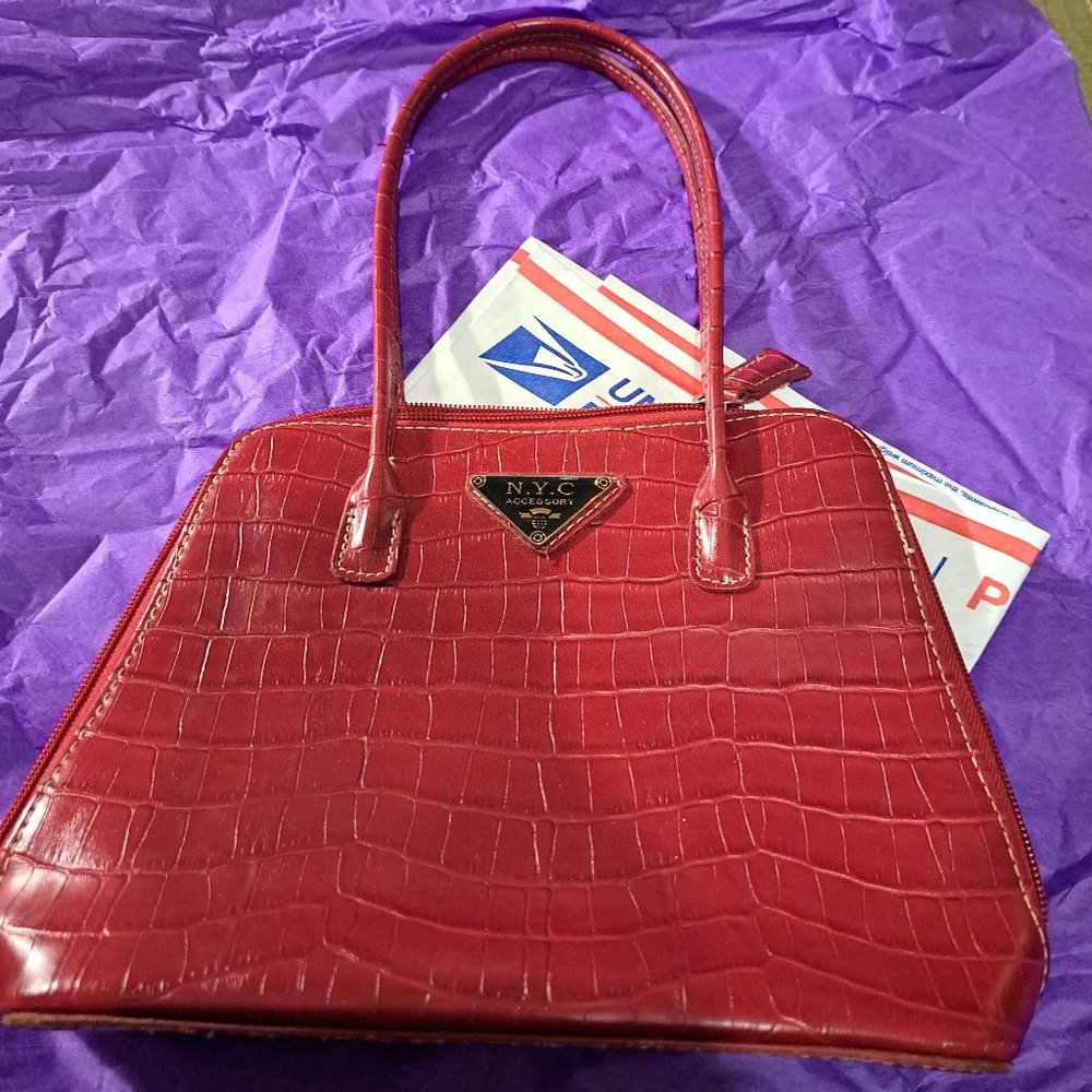 * NYC Red Purse **  Woman"s Party Bag / Shopping Bag  ( BEAUTIFUL )